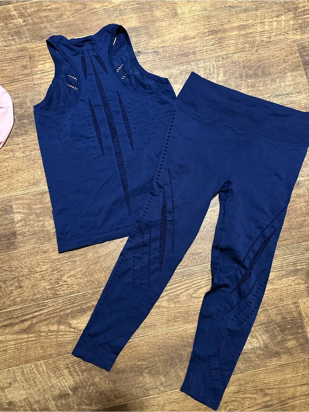 VICTORIA'S SECRET SEAMLESS LAZER CUT LEGGING SET XL
